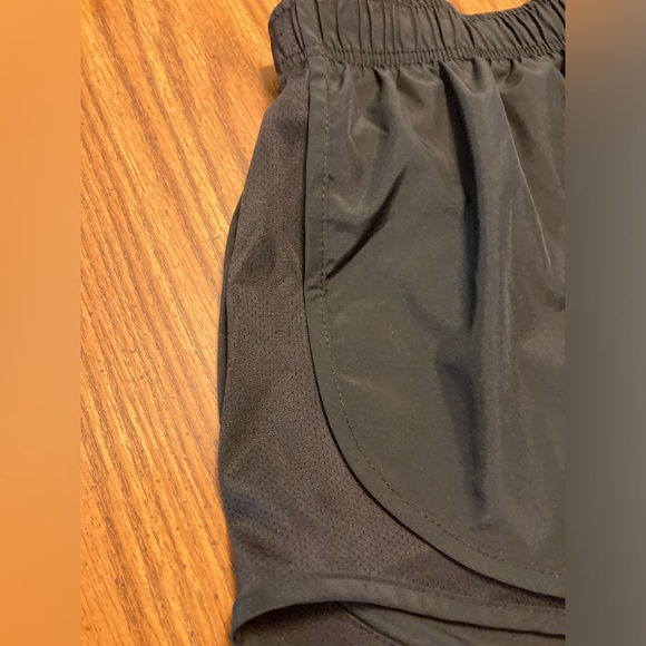 Women’s Nike Dri-Fit athletic shorts – size large - Picture 3 of 6